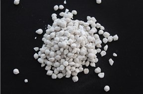 到了冬天，很多市政和單位采購融雪劑，那么讓我們來了解下融雪劑和工業鹽的區別